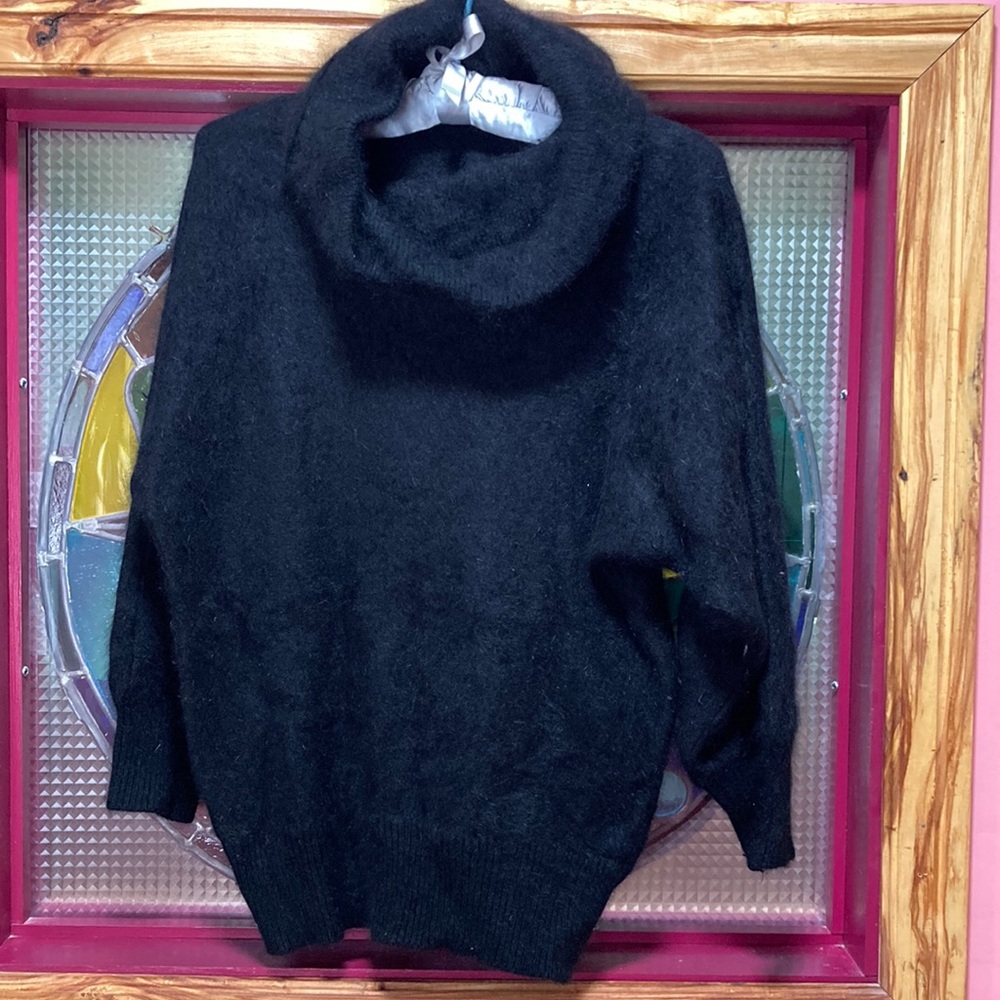 Gorgeous Black Turtleneck Pullover 80% Angora 20% Acrylic Sz M Excellent Shape
